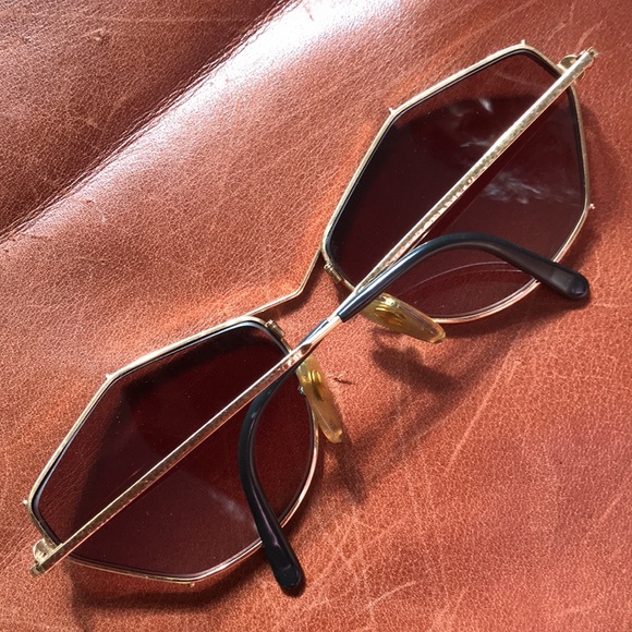 Paloma Picasso sunglass frames in gold and black. Add your own lenses! Prescript - Picture 6 of 11